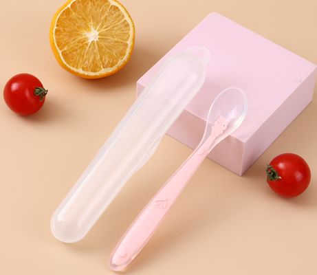 Хорошая цена. Эргономическая силиконовая ложка с висящим отверстием для посудомоечной машины безопасная розовая или синяя Онлайн