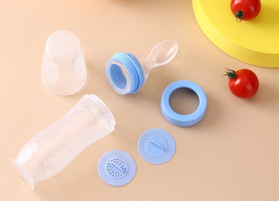 Хорошая цена. Бутылка для кормления ребенка с ложкой всасывания гибкий кремниевый кормильщик капельницы этикетки сжатия бутылки для ребенка Онлайн